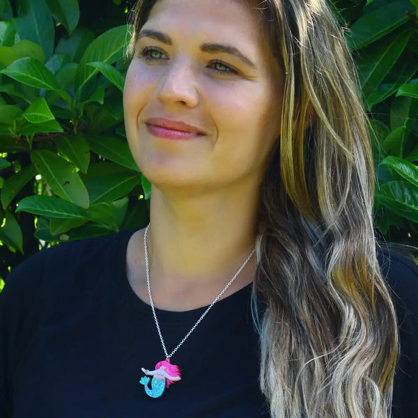 Nudie Mermaid Pendant Necklace (Pink)