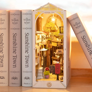 Book nook - Sakura densya on a shelf 